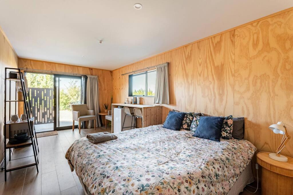 Cosy Studio With Mountain Views Apartment Wanaka Exterior photo